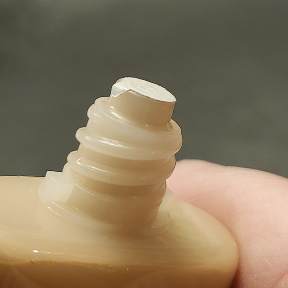 Clinique Stay-Matte Oil-Free Makeup in 19 Sand - Picture 8 of 8